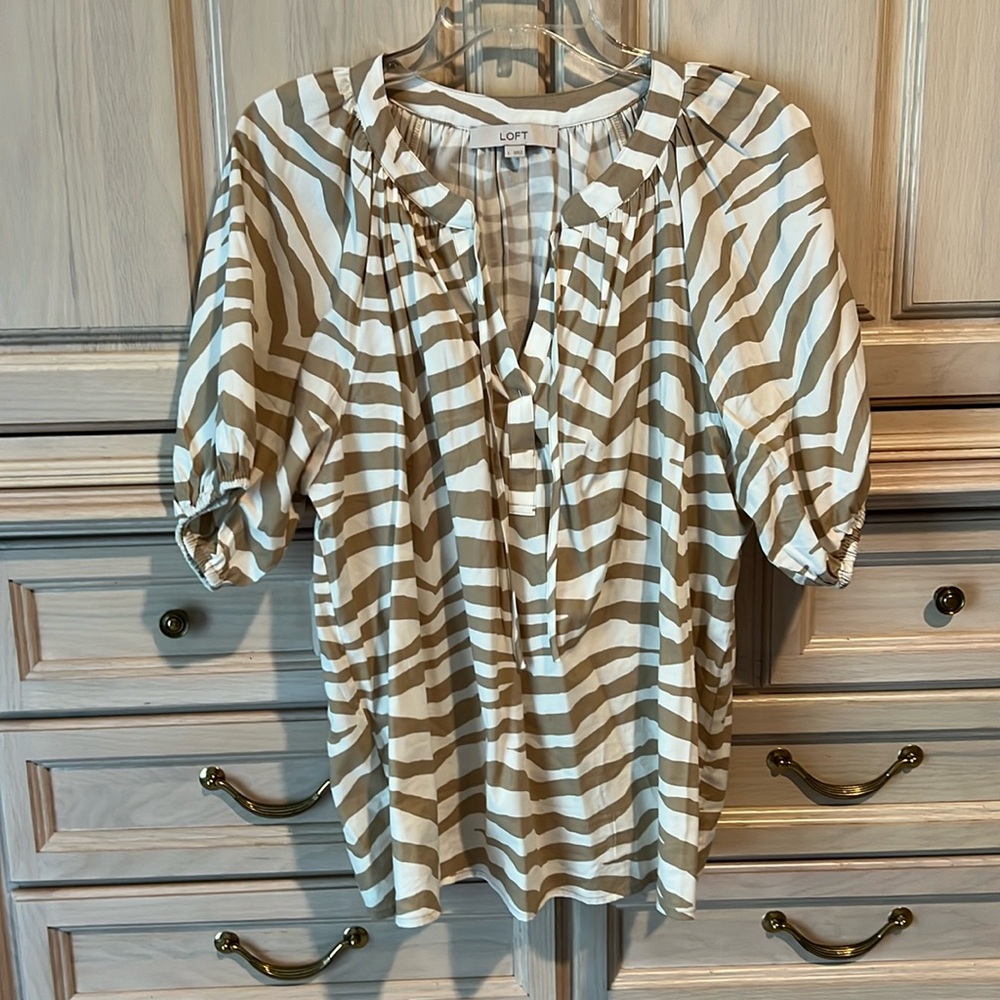 Puff sleeve animal print blouse